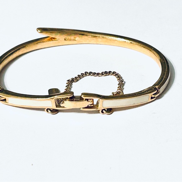 Monet Elegant Gold Women's Bracelet - Picture 3 of 5